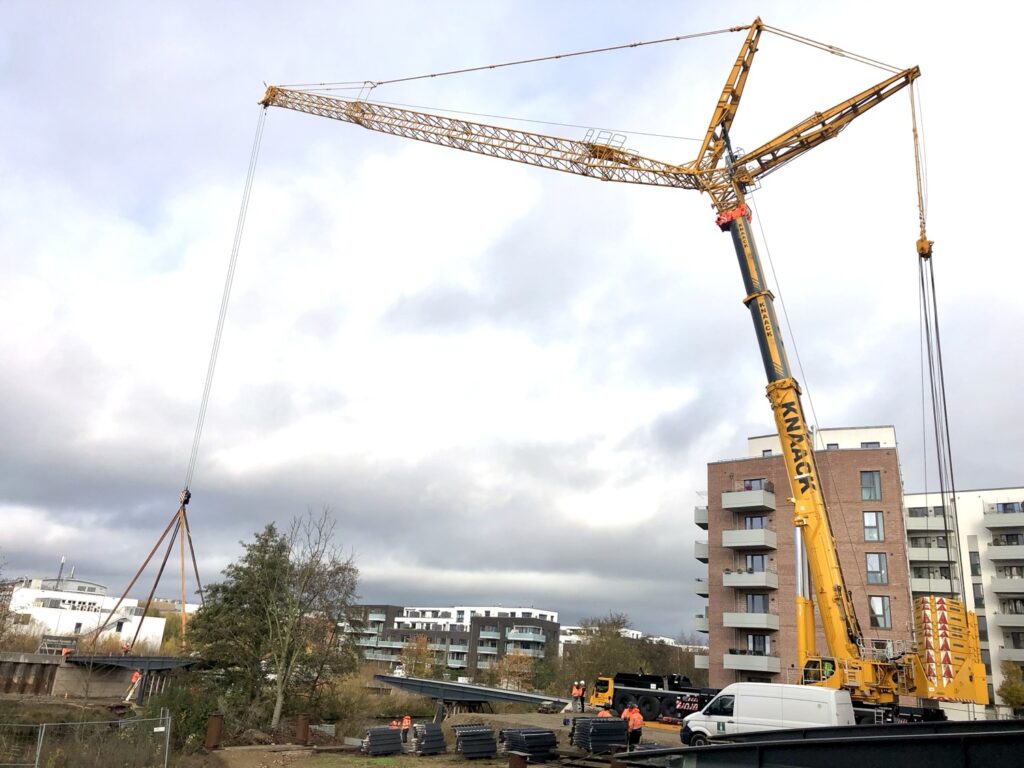 Brückenbau Brückeneinhub Mobilkran mieten Knaack Krane Hamburg