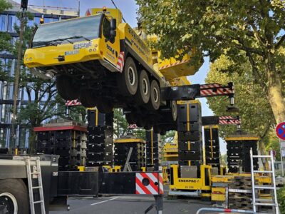 Hubsystem hebt Kran - Knaack Schwermontage