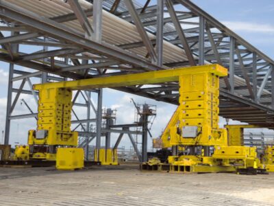 Brückenbau Hubsystem Enerpac - Kistenstapelsystem - Jack-Up System - Schwermontage Knaack