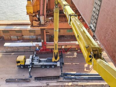 LKW Arbeitsbühnen mieten für Sanierungsarbeiten Brücke von Knaack Krane