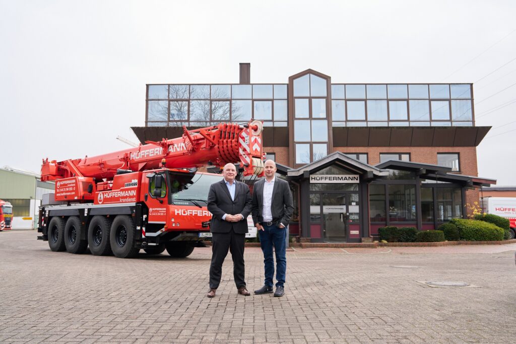Hagedorn Pressefoto - Insolvenzverwalter Tim-Beyer (li) und Christian Hülsewig - geschäftsführender Gesellschafter Hagedorn Gruppe (re)