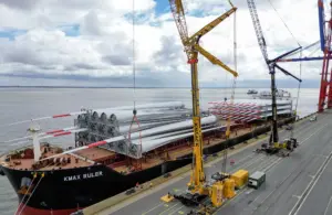 Mobilkran von Liebherr für Schiffsentladung